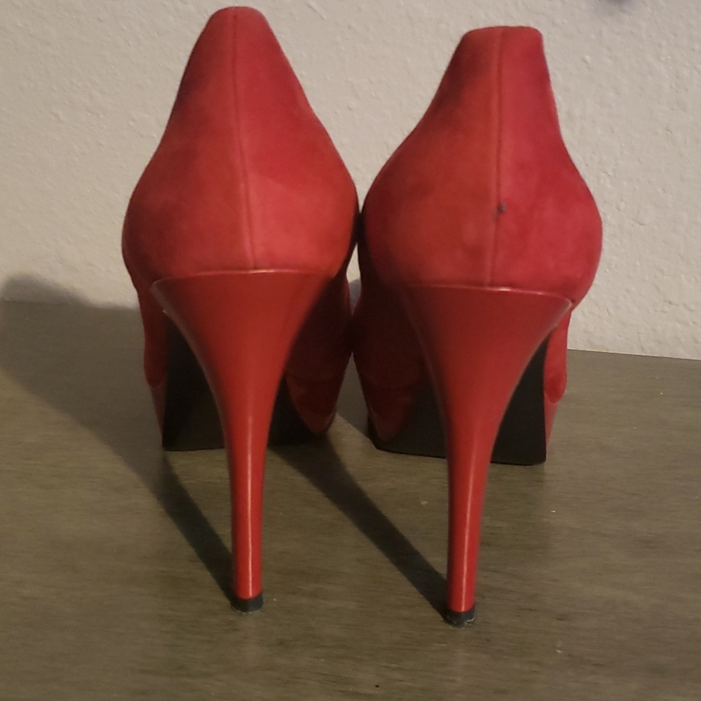 Shoes - Picture 4 of 7